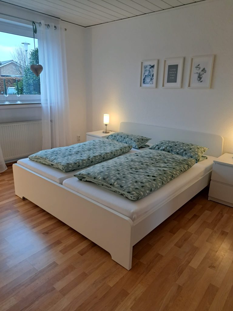 Schlafzimmer 1